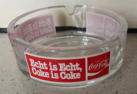 07744-2 € 4,00 coca cola asbak glas echt is echt coke is coke.jpeg